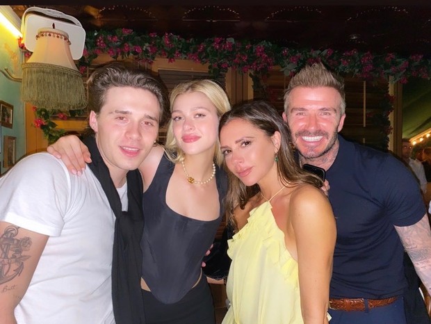 Brooklyn Beckham, Nicola Peltz, Vitoria Beckham e David Beckham (Foto: Reprodução/Instagram)