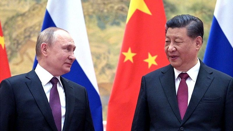 Putin e o líder chinês, Xi Jinping, se encontram em Pequim, em fevereiro de 2022 (Foto: Getty Images via BBC News)
