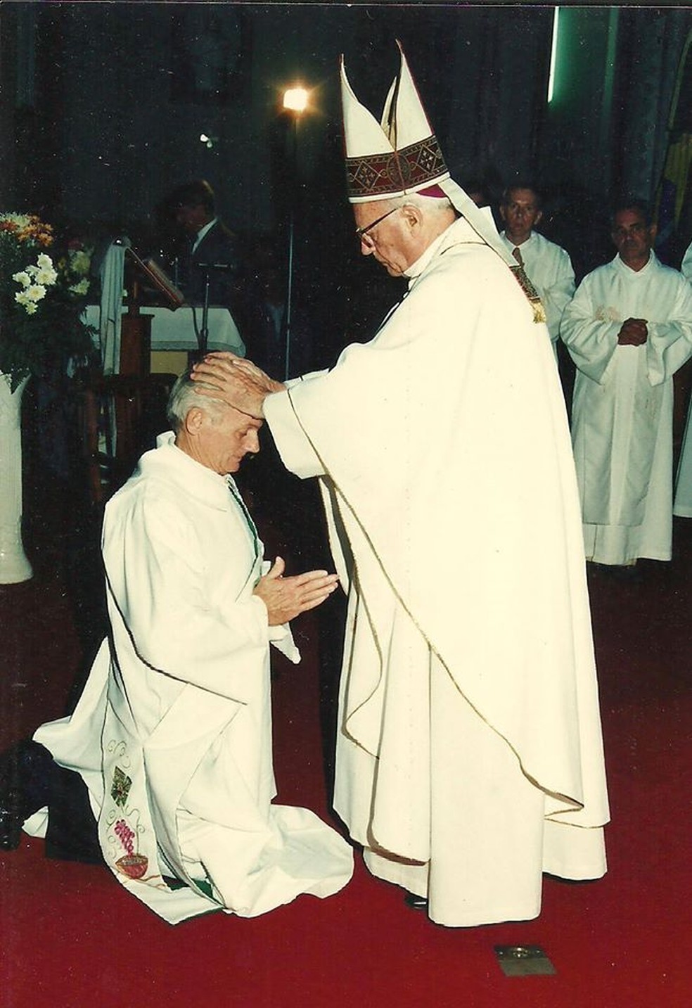 Padre Paulo Müller sendo ordenado em 1992 — Foto: Diocese de Novo Hamburgo/Divulgação