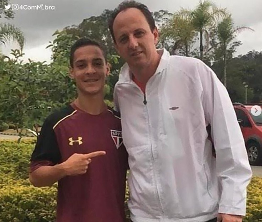 Ceni, Luis Fabiano e torcedor de arquibancada: Antony revive história no São Paulo em fotos