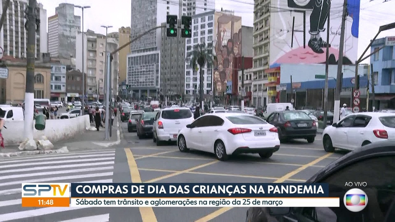 Região da 25 de Março apresenta grande movimento, aglomeração e trânsito neste sábado (10)