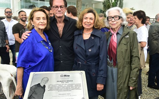 Fernanda Montenegro e mais artistas vão à inauguração de placa em homenagem a Gilberto Braga no Rio