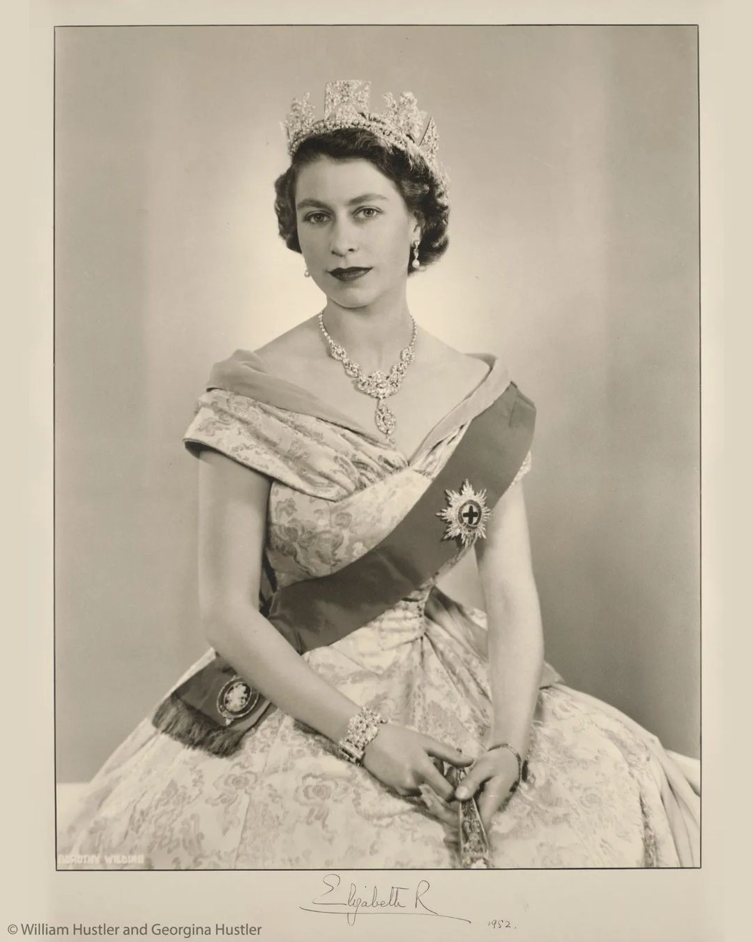 Rainha Elizabeth II em fevereiro de 1952, aos 26 anos de idade (Foto: The Royal Family: William Hustler and Georgina Hustler)