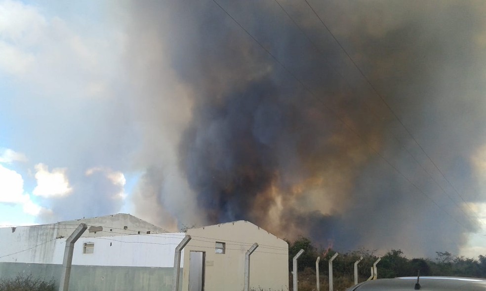 Incêndio na região sudoeste da Bahia — Foto: Edson Nunes/TV Sudoeste