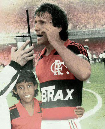 Diretor diz que Léo Moura receberá homenagem de Zico em despedida