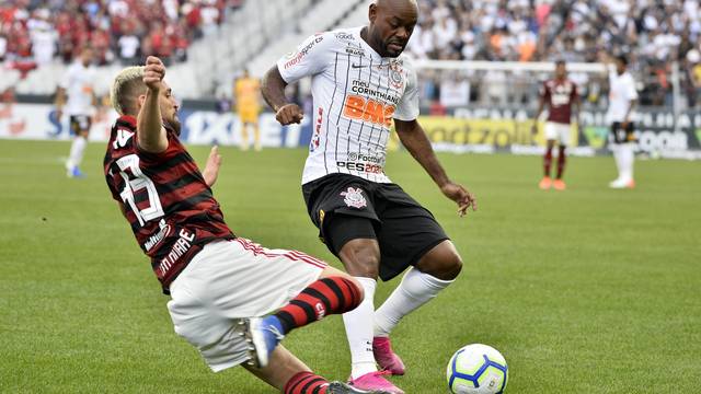 LÃ©o Duarte e Vagner Love em Corinthians x Flamengo