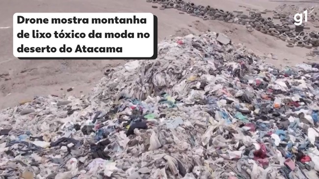 Drone mostra montanha de lixo tóxico com roupas descartadas no Atacama