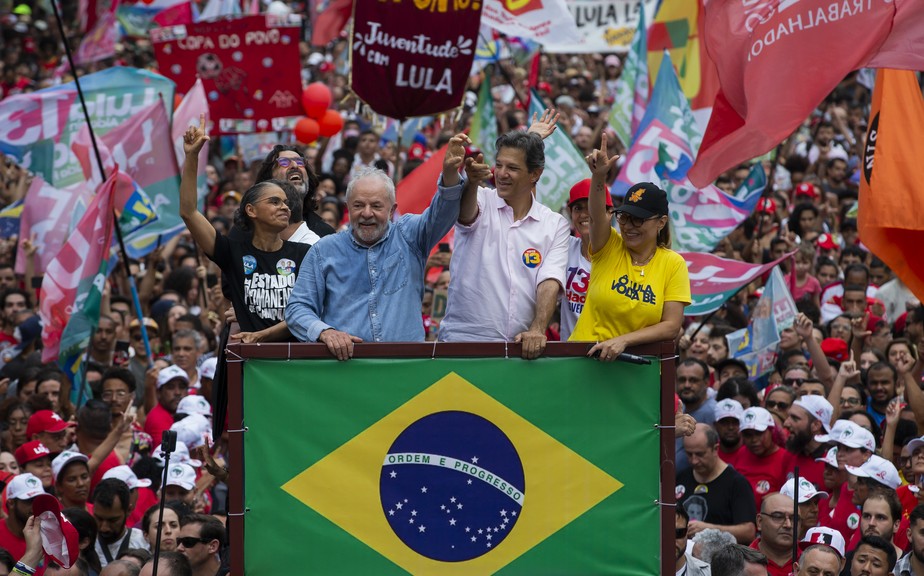 Lula e Haddad em campanha na Avenida Paulista