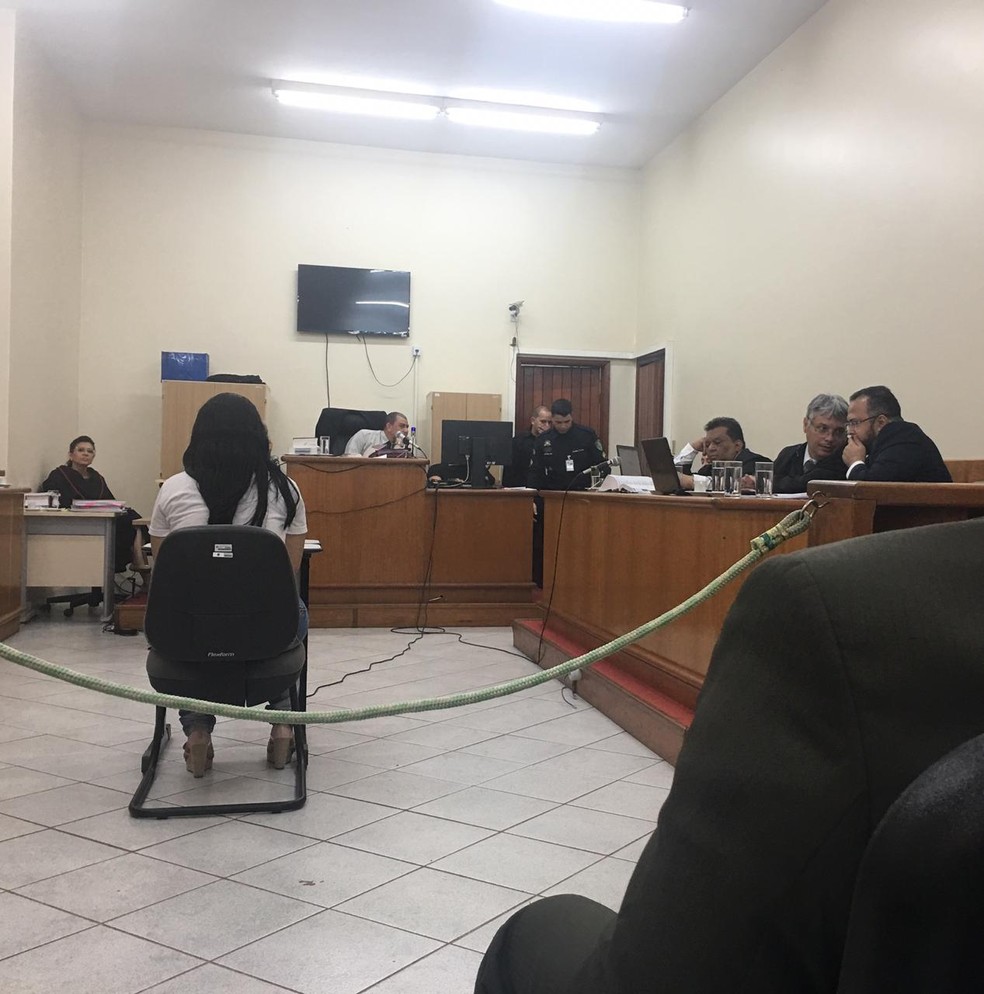 Filha de Maristela testemunhou durante novo julgamento de agente penitenciário.  — Foto: Mayara Subtil/G1
