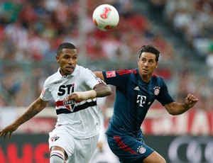 Paulo Miranda sofre lesão muscular e deve voltar mais cedo ao Brasil