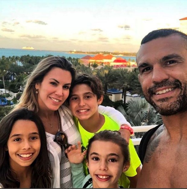 Joana Prado e família (Foto: Reprodução/Instagram)