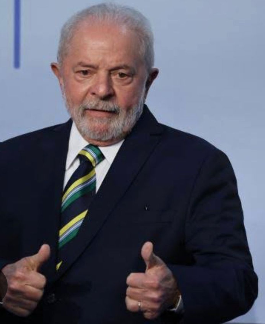 Lula e a  gravata do Brasil
