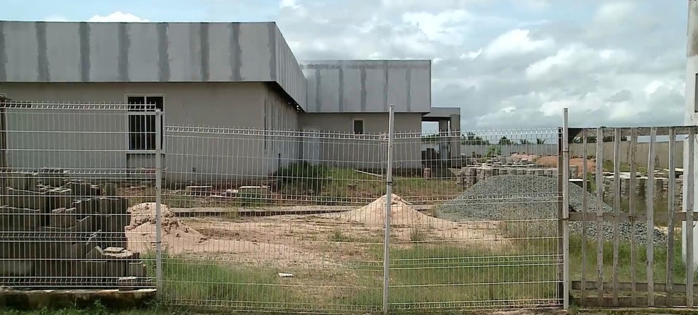 Obras de Centros de Hemodiálise no Maranhão estão paradas desde 2014. — Foto: Reprodução/TV Mirante