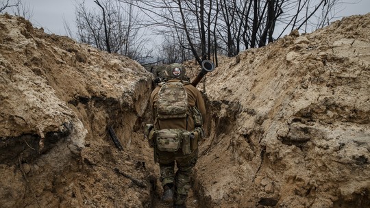 Batalha por Bakhmut: Resistência ucraniana surpreende após semanas de cerco russo e abre caminho para contraofensiva
