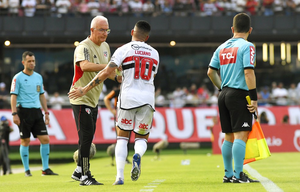 Reforços? Dorival pede para diretoria do São Paulo não 