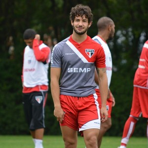Na pior temporada da carreira, Pato ganha chance de se reerguer no SP