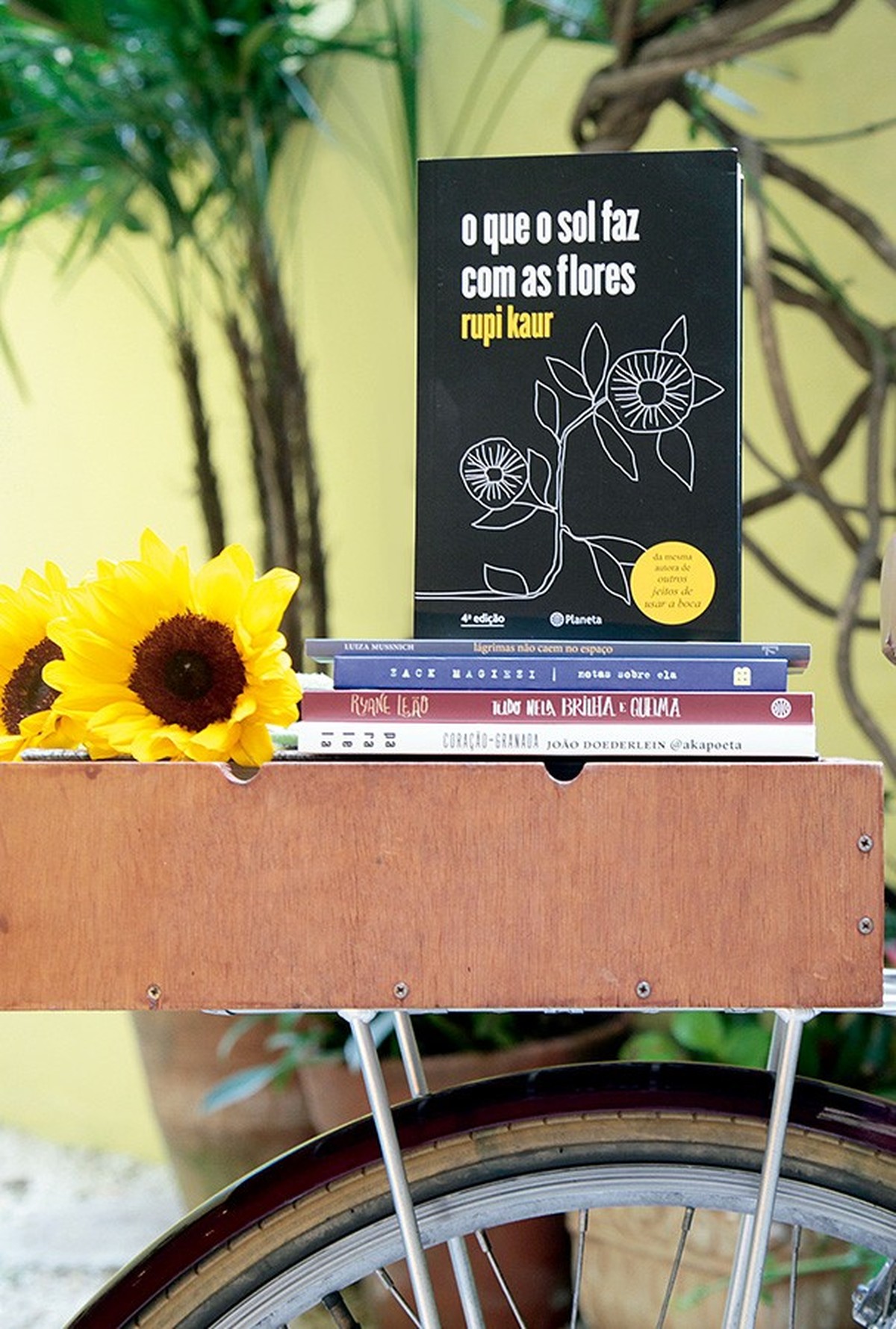 Cinco livros de poesia para ter sempre por perto (e se inspirar!) |  Trending | Glamour