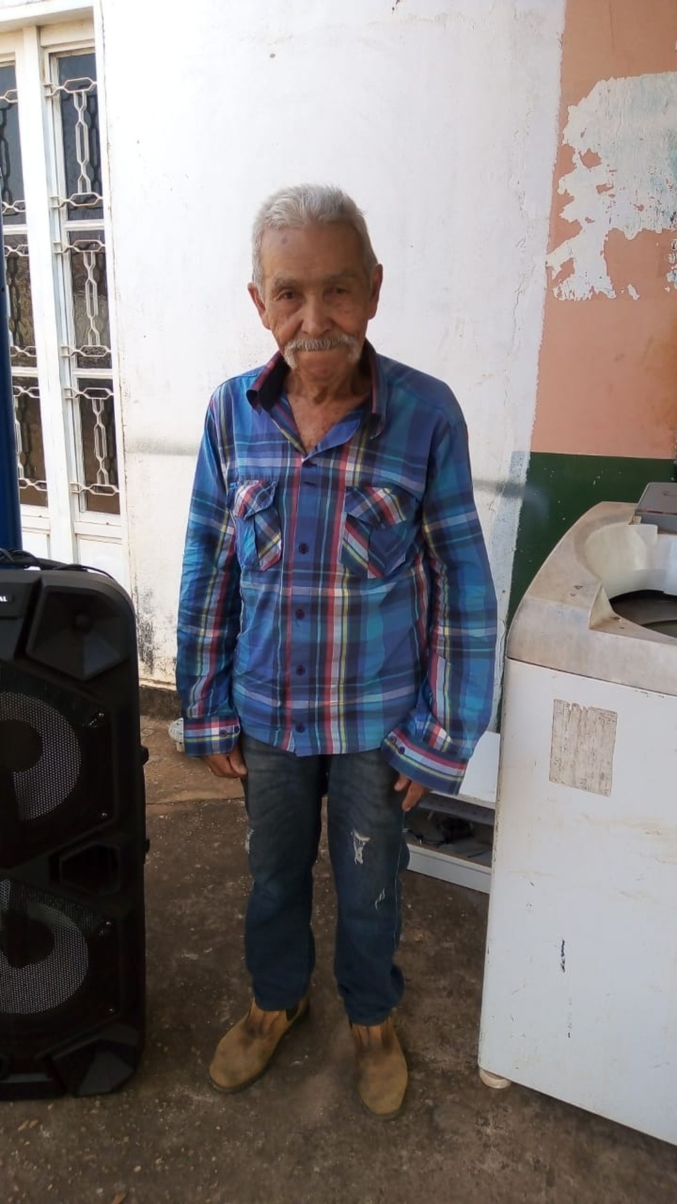 Márcio Messias da Conceição de 72 anos teve, enfim, a certidão de nascimento tardia concedida — Foto: Aparecido Antônio de Lima/Cedida