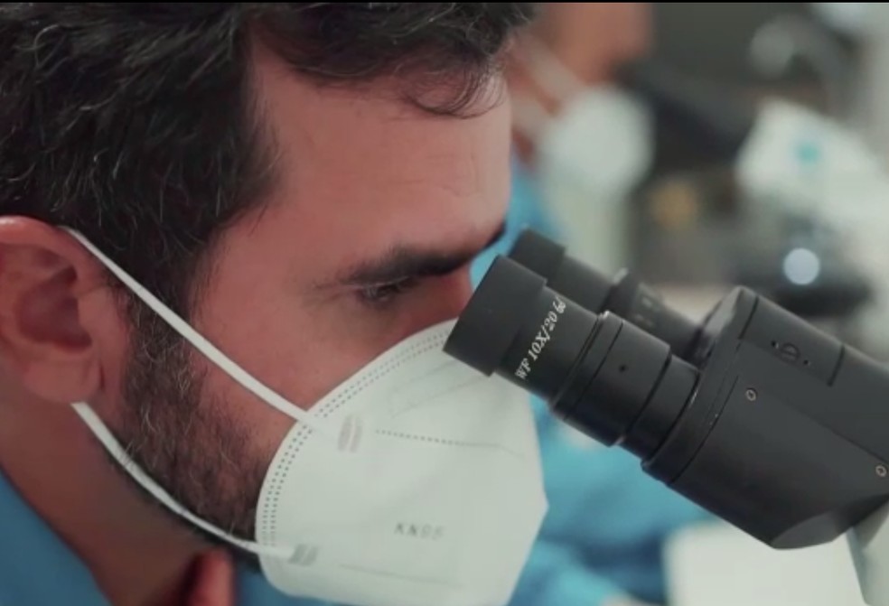 Médico-veterinário atua na vigilância de zoonoses, doenças transmitidas dos animais ao homem. — Foto: Cedida