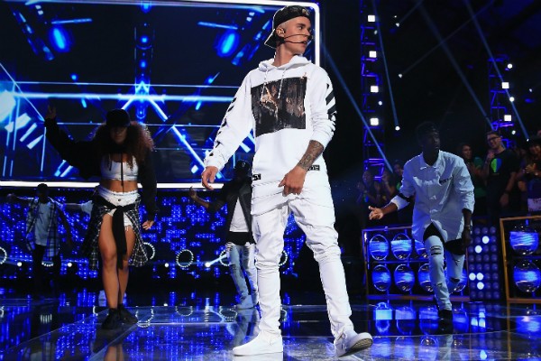 Justin Bieber durante um show no início do mês de setembro (Foto: Getty Images)