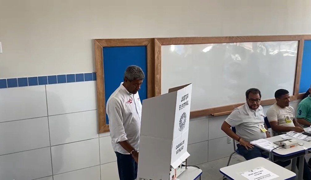 Jerônimo Rodrigues foi com Rui Costa votar