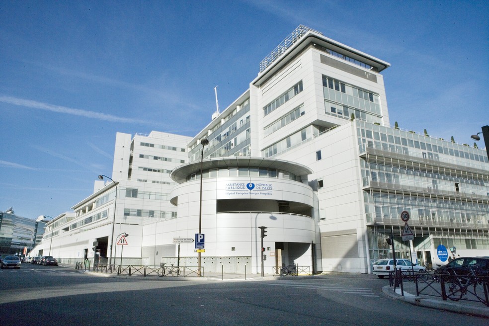 Schumacher teria sido internado no Hospital Georges Pompidou em Paris — Foto: Getty Images