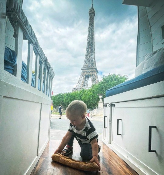 Ele viu a Torre Eiffel em Paris (Foto: Reprodução/Metro)