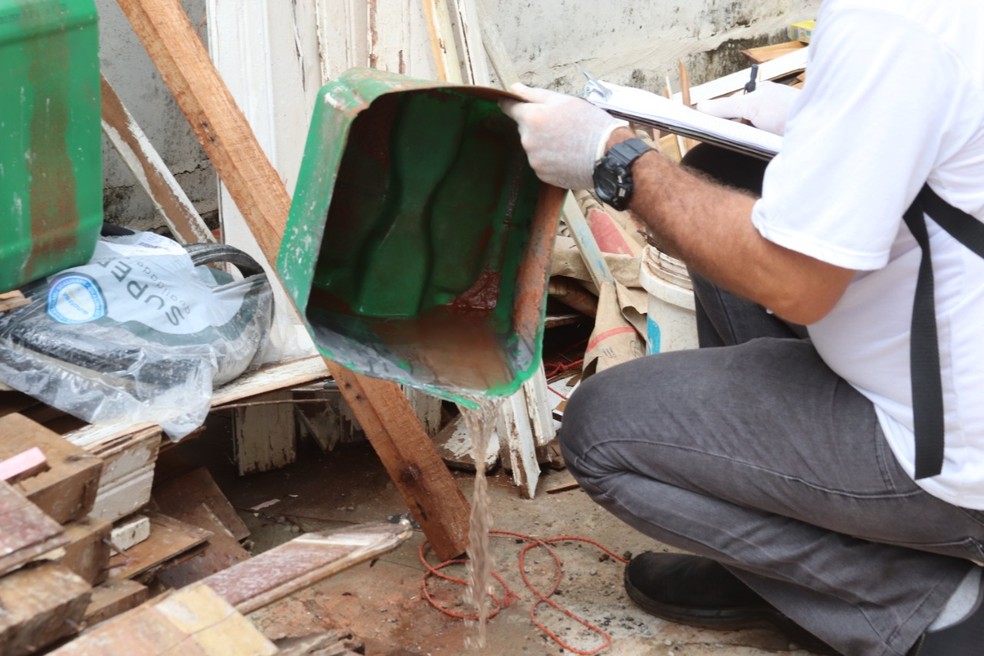 Prefeitura orienta moradores sobre combate aos focos do mosquito transmissor da dengue em Bauru — Foto: Prefeitura de Bauru/Divulgação