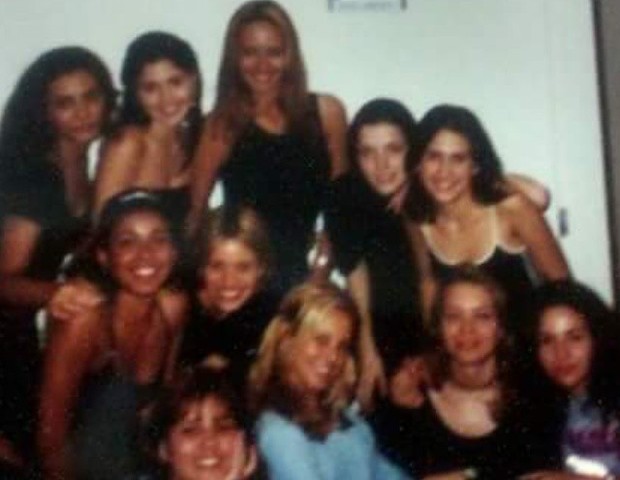 Paolla Oliveira (ao centro) integrou balé do show de Chiquititas, em 1998l (Foto: Reprodução/Instagram)