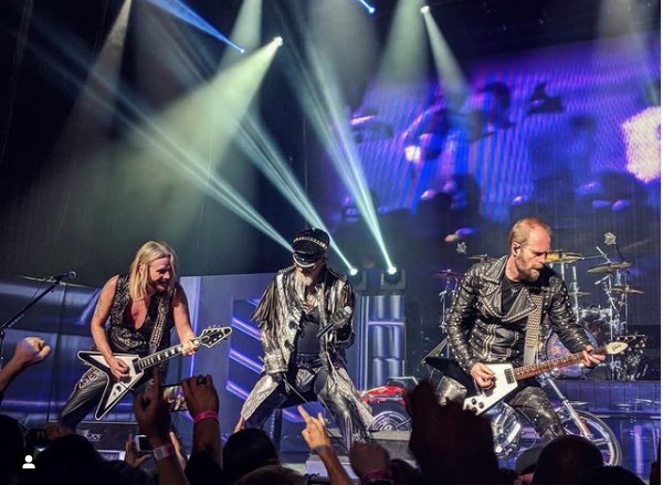 Richie Faulkner em show do Judas Priest (Foto: Instagram)