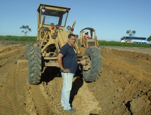 Zelton Pedrosa é responsável pela parte de terraplanagem no Ninho do Galo (Foto: Denison Roma / GloboEsporte.com)
