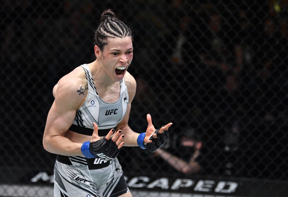 Melissa Gatto vibra com o nocaute sobre Sijara Eubanks no UFC Lewis x Daukaus — Foto: Getty Images
