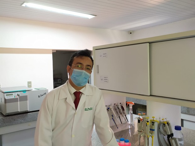 O veterinário Ney Almeida trabalha como escrivão da PF e pesquisa uma vacina contra a Covid-19 em seu doutorado na UECE (Foto: Divulgação)
