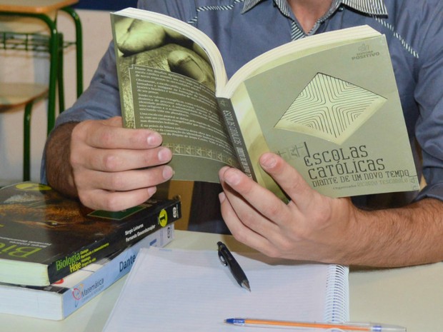 Presos do Paraná recebem livros para projeto de redução de pena (Foto: Divulgação/SESP)