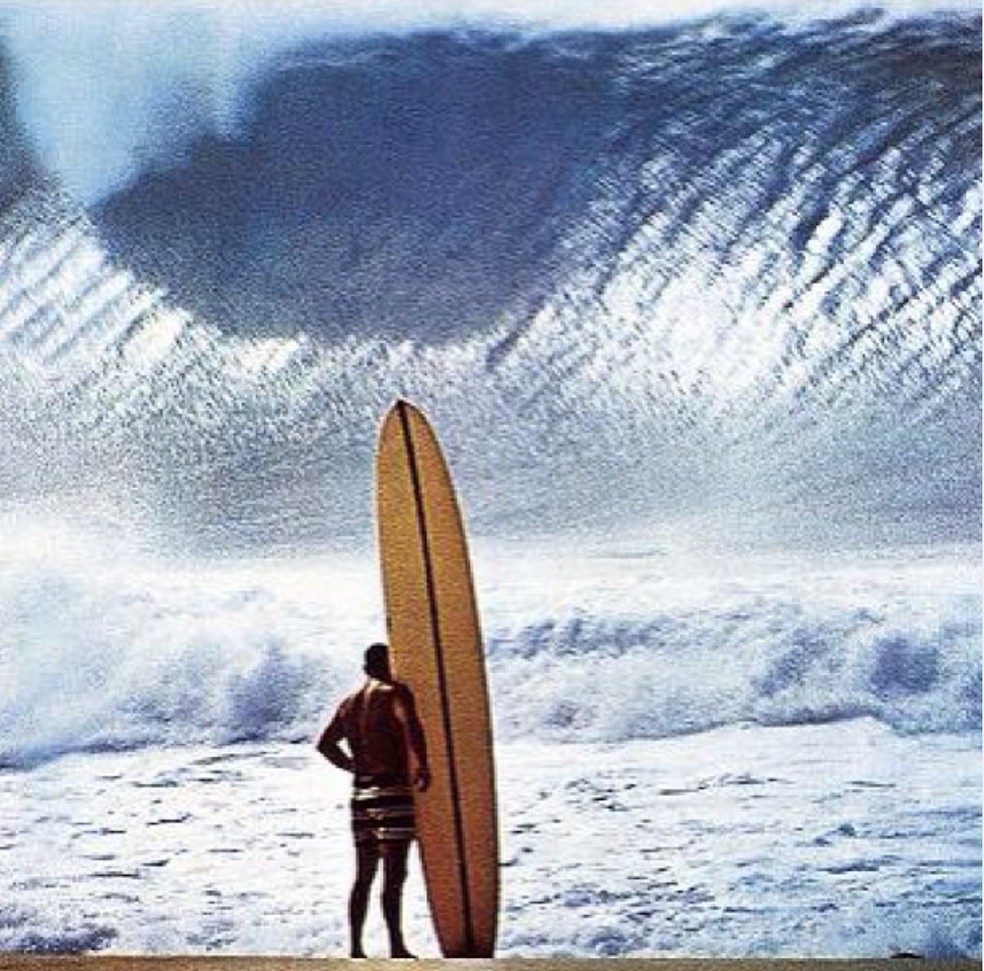 Greg Noll foi um dos pioneiros no surfe de ondas grandes na década de 50 — Foto: Reprodução Instagram