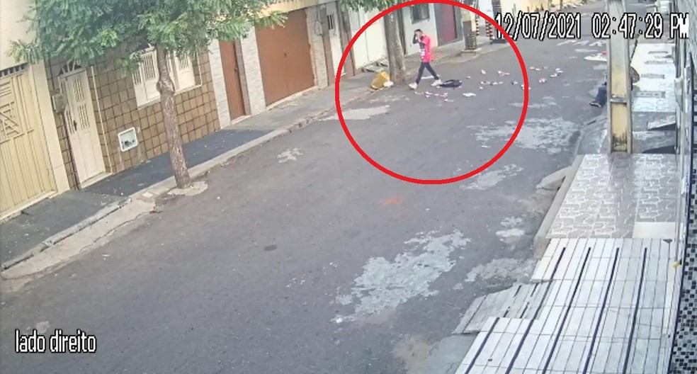 Jovem se desespera ao perder celular em assalto no Ceará. — Foto: Reprodução