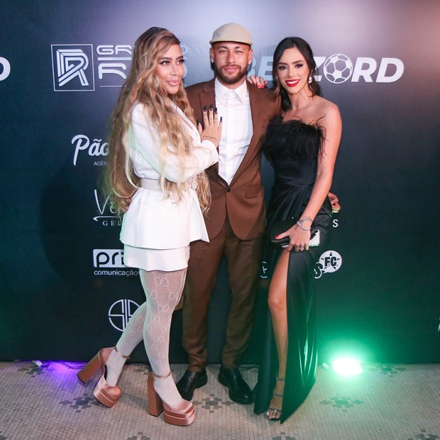 Neymar vai com a namorada e a irmã a premiação no Rio de Janeiro - Quem |  QUEM News