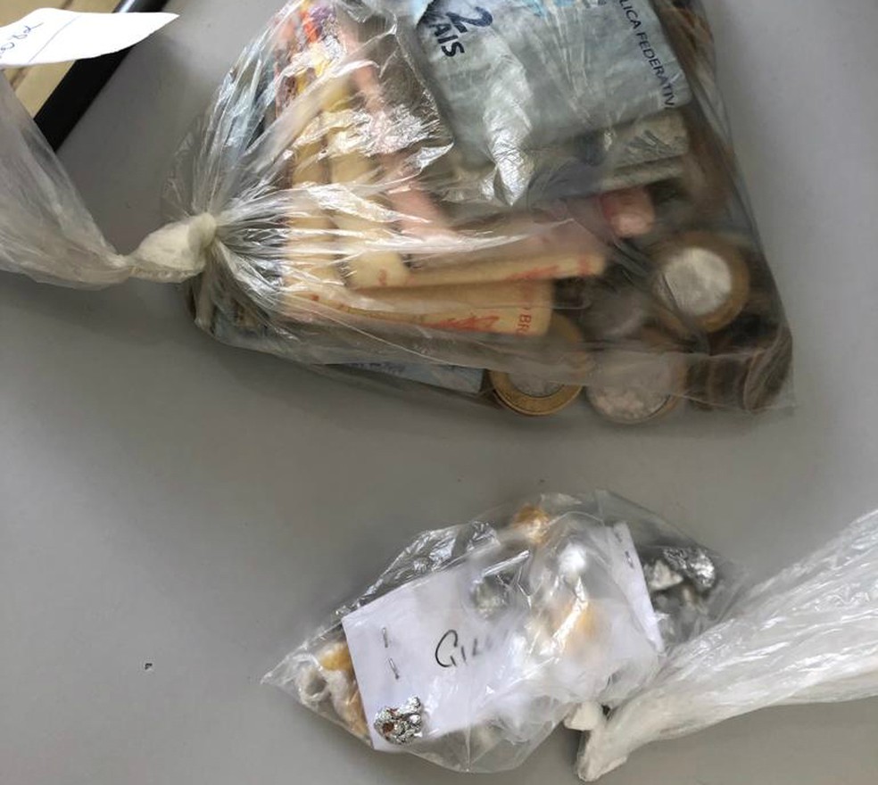 Adolescente está internado após vomitar 14 pedras de crack na Bahia — Foto: Delegacia de Ipiaú