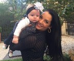 Mônica Carvalho com a filha, Valentina | Arquivo pessoal