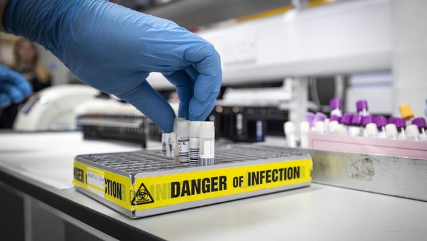 Cientistas fazem testes para vacina do coronavírus (Foto: Getty Images)