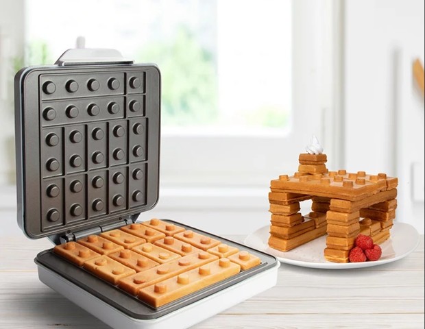 Máquina de waffles cria peças de Lego com a massa (Foto: Divulgação)