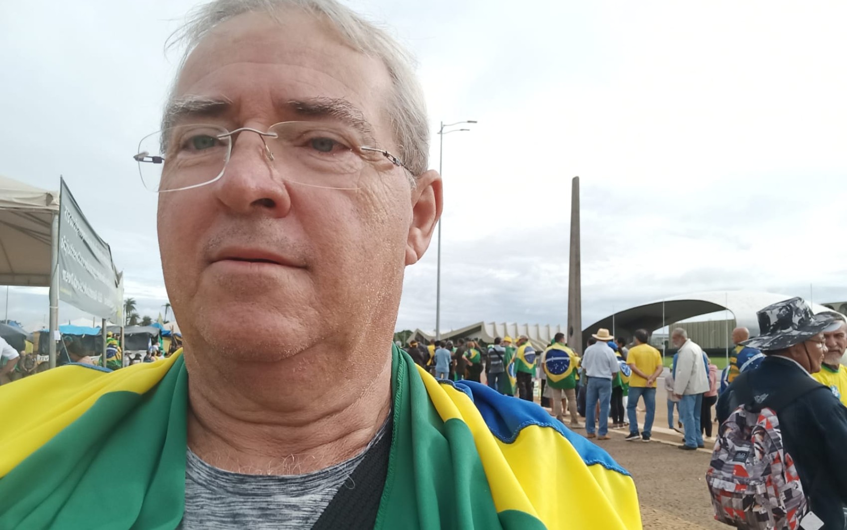 Caravana de bolsonaristas saiu de frente do quartel de Goiânia para atos em Brasília, diz organizador