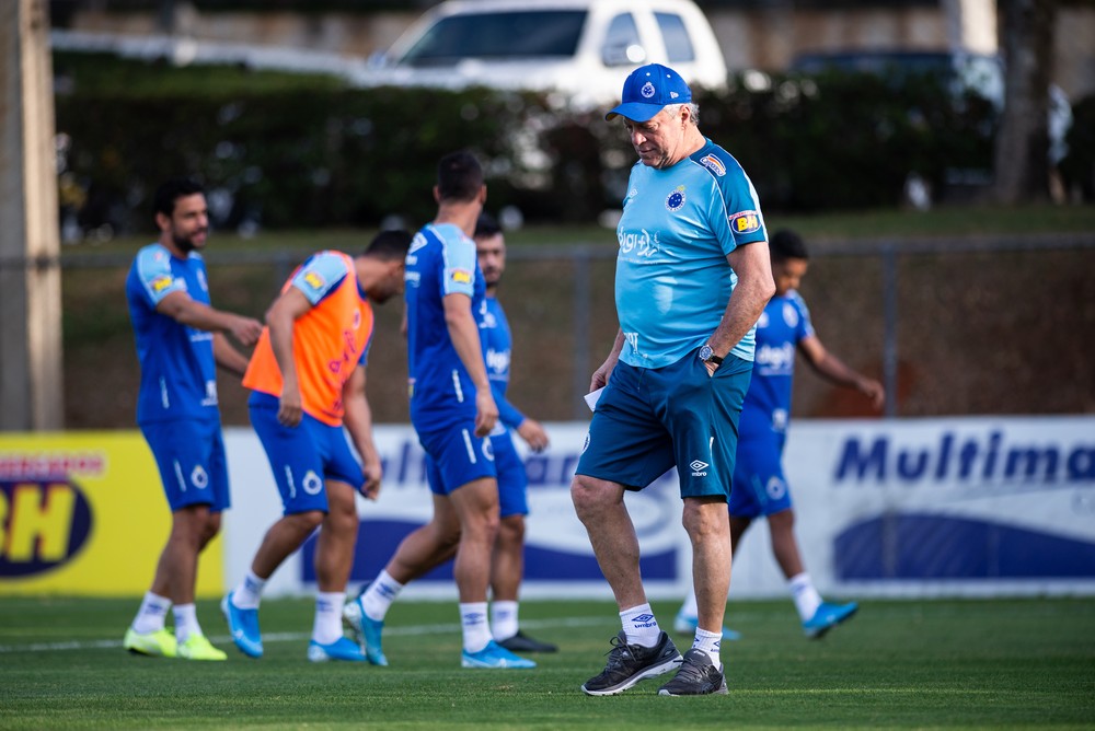 Abel fecha o treino e tem dúvidas para o clássico. Veja a provável escalação