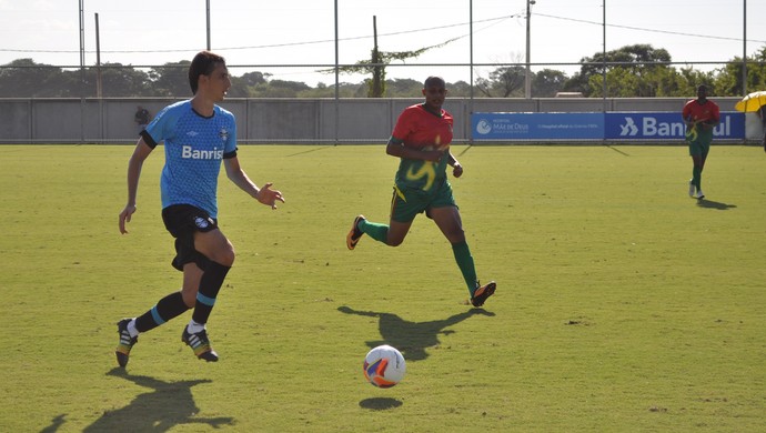 Reservas do Grêmio goleiam em jogo-treino com presença de Geromel