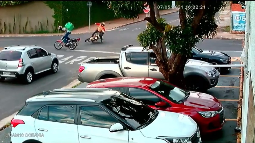 Entregador morreu ao colidir com moto e carro em Teresina — Foto: Reprodução