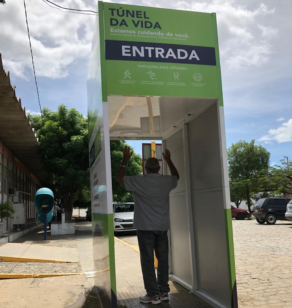 Túnel pulveriza substância sanitizante contra coronavírus — Foto: Divulgação