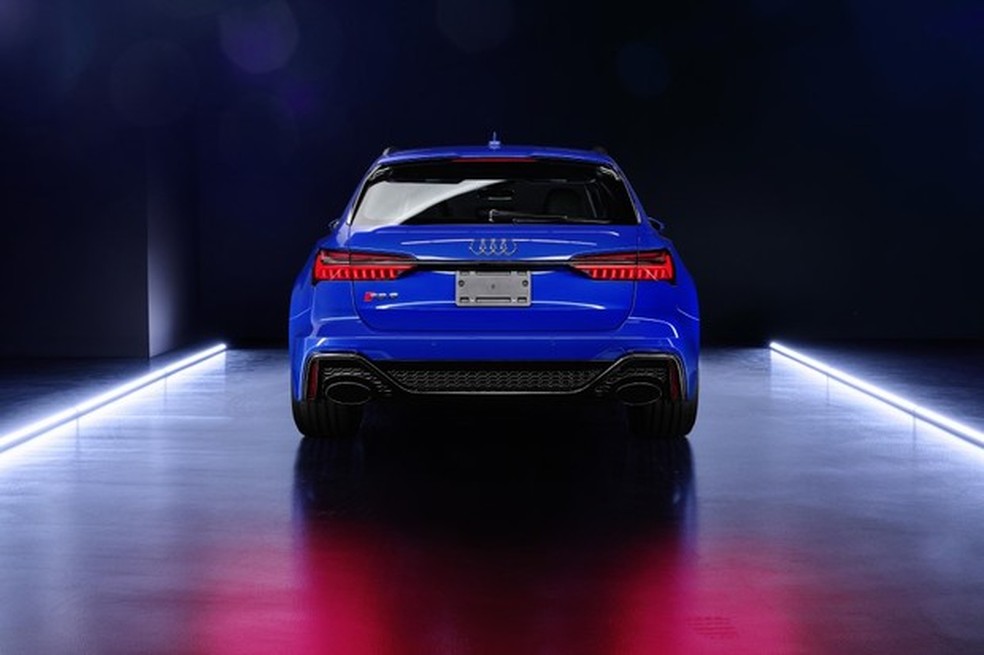 Nova Audi Rs 6 Avant Tribute Edition E Uma Justa Homenagem A Lendaria Rs 2 Avant Com Direito A Cor Azul Nogaro Carros Autoesporte