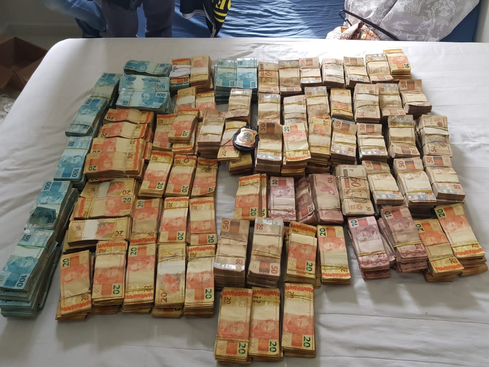 Dinheiro apreendido durante a operação em Piracicaba — Foto: Polícia Federal