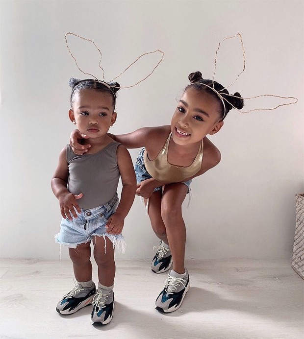 Chicago e North West, filhas de Kim Kardashian e Kanye West (Foto: Reprodução / Instagram)