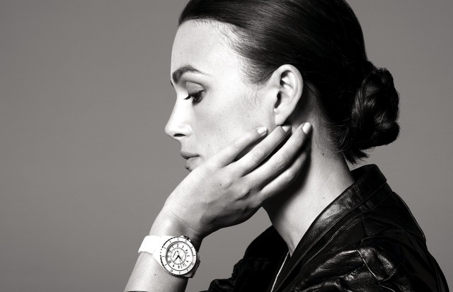 Keira Knightley na campanha do novo relógio J12 da Chanel (Foto: Brigitte Lacombe)